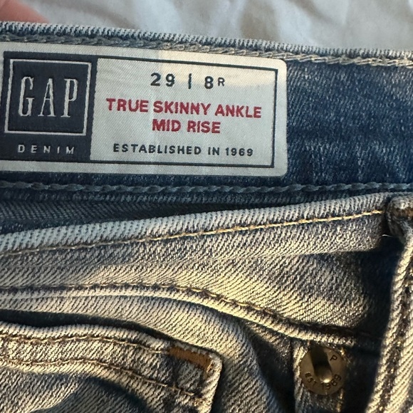 Gap True Skinny Ankle Mid Rise Jeans Size 8/29 Distressed - Picture 3 of 8